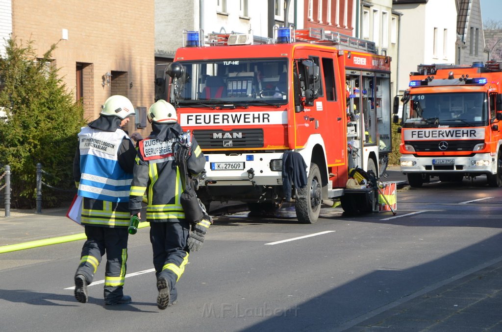 Feuer 3 Dachstuhlbrand Koeln Rath Heumar Gut Maarhausen Eilerstr P305.JPG